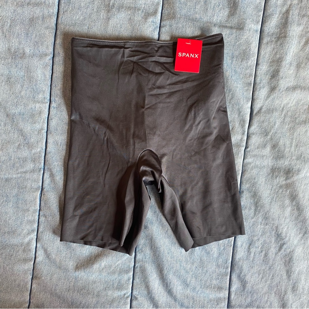 NWT Spanx Slimplicity Mid-Thigh Shorts Steel grey